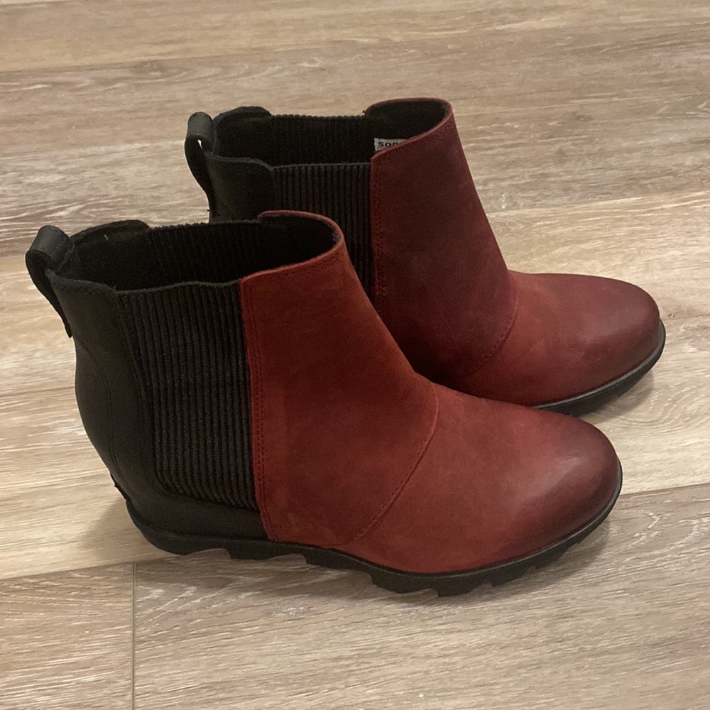 NWOT Sorel Leather Wedge Boots Size 8.5